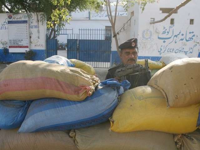 کراچی میں دہشتگردی کا خطرہ، حساس تھانوں کے اطراف خندقیں کھود دی گئیں