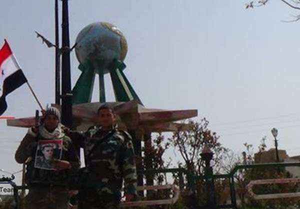Tentara Suriah dengan gagah di tengah kota Yabroud