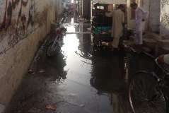 ڈی آئی خان، تین ماہ سے تنخوہواں کی بندش کیخلاف عملہ صفائی کی طویل ہڑتال