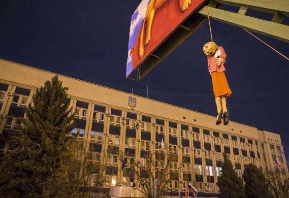 An effigy depicting Ukrainian politician and presidential candidate Yulia Tymoshenko is hanged on a advertisement board in front of the offices of the SBU state security service in Luhansk in eastern Ukraine April 9 2014.