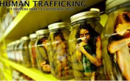قاچاق انسان، جنایات علیه حقوق بشر