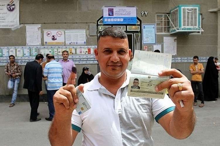 عراقی پارلیمانی انتخابات کے سلسلے میں بیرون ملک مقیم باشندے ووٹ ڈالتے ہوئے
