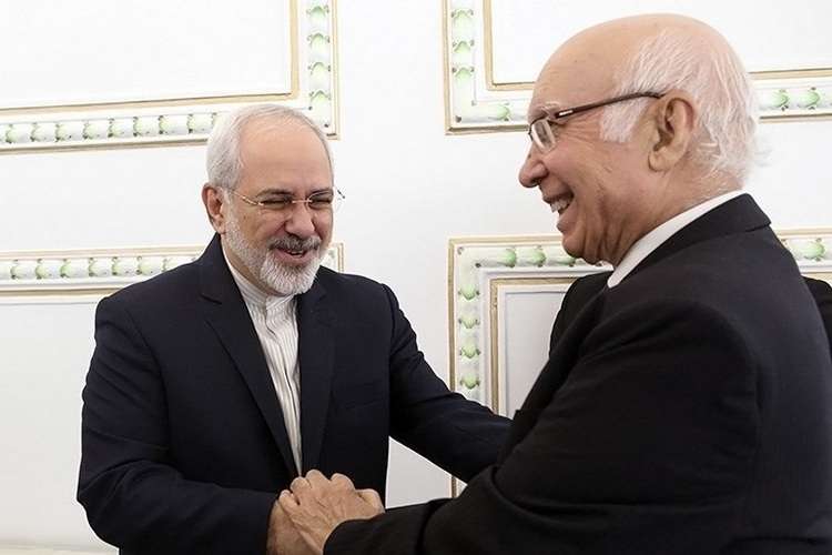 وزیراعظم پاکستان کے خارجہ امور کے مشیر کی تہران میں ایرانی وزیر خارجہ جواد ظریف سے ملاقات