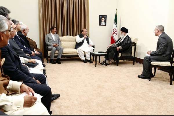 تہران، وزیراعظم میاں محمد نواز شریف کی رہبر معظم انقلاب سید علی خامنہ ای سے ملاقات