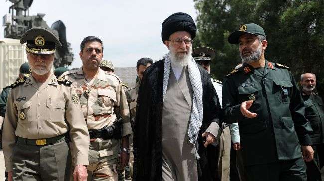 Supreme Leader Stresses: Iranian Nation Will Never Bow to Pressure in Talks