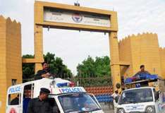 کراچی سینٹرل جیل میں قیدیوں کو موبائل فون کی فراہمی کے عوض فی ہفتہ 10 ہزار روپے وصولی