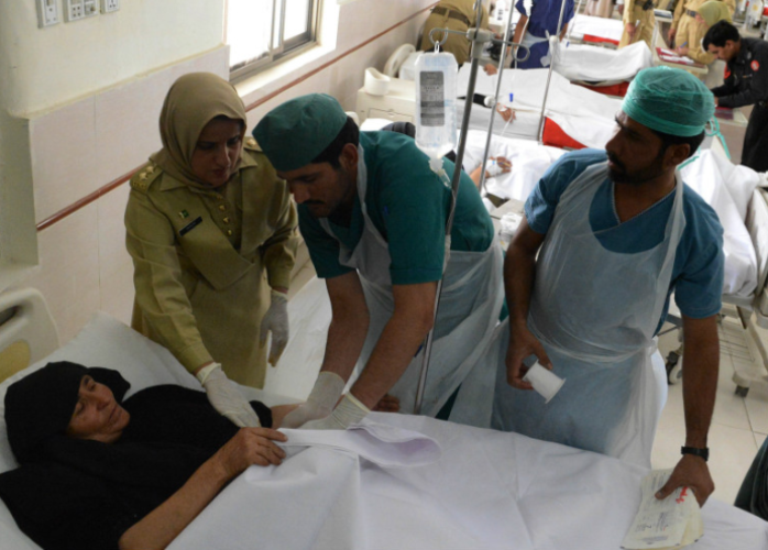 سی ایم ایچ کوئٹہ میں زخمی زائرین، جنہیں تفتان میں سپاہ یزید نے خودکش حملوں میں نشانہ بنایا