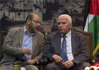 Hamas deputy leader Musa Abu Marzuk (L) speaks with the head of the PLO delegation Azzam al-Ahmad, a senior figure in the mainstream Fatah party, in Gaza City on April 22, 2014