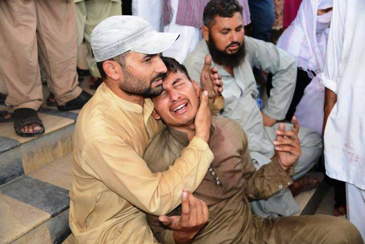 لاہور پولیس اور پاکستان عوامی تحریک کے کارکنوں میں تصادم کے بعد کے مناظر