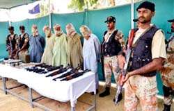 کراچی، قصبہ کالونی سے 5 طالبان دہشتگرد گرفتار، خودکش جیکٹ بنانے کا سامان اور اسلحہ برآمد