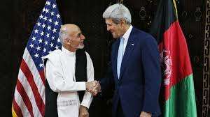 Kerry meets Afghan election candidates