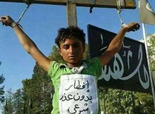داعش یک کودک سوری را به اتهام روزه خواری به صلیب کشید