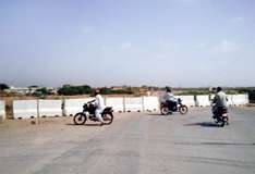 کراچی ایئرپورٹ سیکیورٹی، گلستان جوہر سے شاہراہ فیصل تک جانیوالی سڑک بند، شہری پریشان