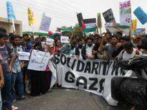 غزہ پر اسرائیلی جارحیت کے خلاف این ای ڈی یونیورسٹی کے طلبہ و طالبات کی احتجاجی ریلی