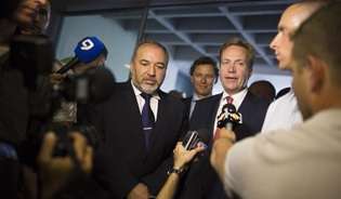 Lieberman attacks Qatar, wants to ban Al Jazeera