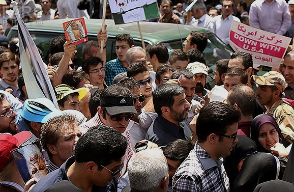 عزت الله ضرغامی رئیس سازمان صدا و سیما در راهپیمایی روز قدس