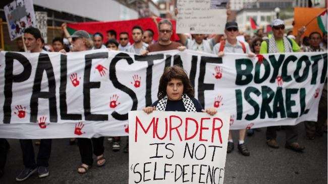 Canadians march through the capital, Ottawa, to protest against the Israeli attacks on Gaza and Premier Stephen Harper’s support for Israel, July 26, 2014.