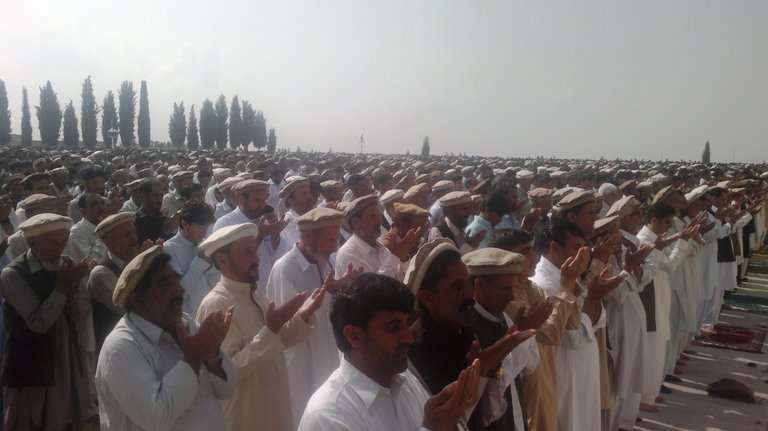 پاراچنار، عید الفطر  کے دوران مرکزی عید گاہ  میں مومنین کی جوق در جوق شرکت