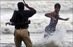 کراچی سمیت سندھ بھر کے ساحلوں پر دفعہ 144 نافذ کر دی گئی، نہانے پر پابندی