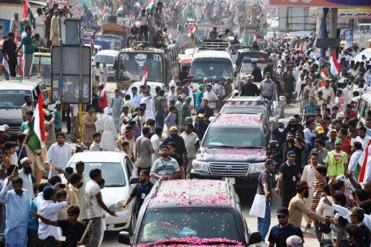 لاہور سے اسلام آباد پہنچنے والے انقلاب مارچ کی تصویری جھلکیاں
