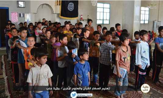 كودكان مدرسه اي زير پرچم داعش