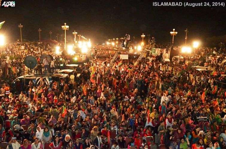 اسلام آباد میں مبینہ دھاندلی کیخلاف تحریک انصاف کے دھرنے کی تصویری جھلکیاں