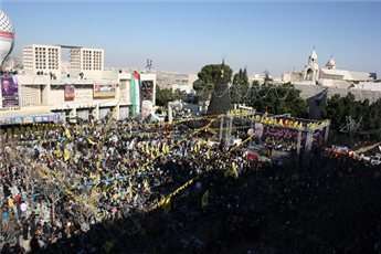 عشرات الآلاف يشاركون في مسيرة حاشدة احتفالا بـ "الانتصار" في غزة