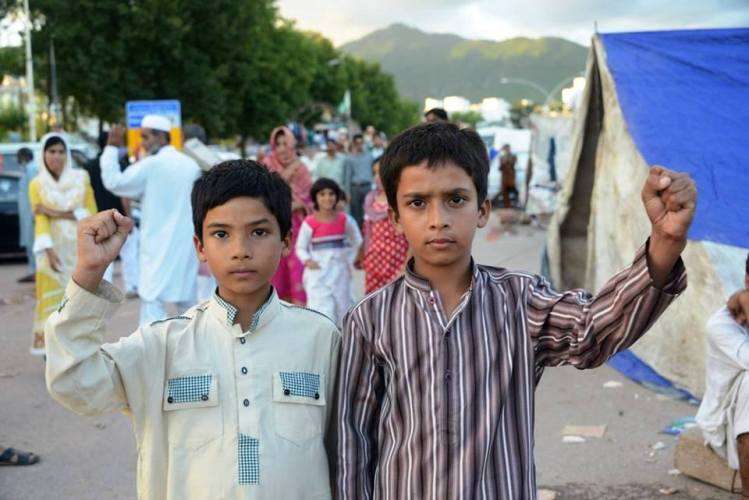 پارلیمنٹ ہاؤس اسلام آباد کے سامنے انقلابی دھرنے کی تصویری جھلکیاں