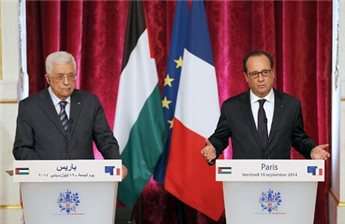 French President Francois Hollande (R) holds a press conference with Palestinian President Mahmoud Abbas at the Elysee presidential palace in Paris on Sept. 19, 2014