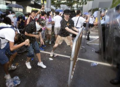 هزاران نفر در تظاهرات گسترده ای در هنگ کنگ خواستار دموکراسی شدند