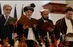 اشرف غنی نے افغان صدر اور عبداللہ عبداللہ نے چیف ایگزیکٹو کا حلف اٹھا لیا