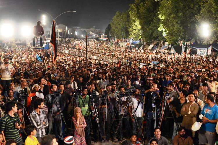 اسلام آباد، شاہراہ دستور پر عوامی تحریک کے دھرنے کی تصویری جھلکیاں