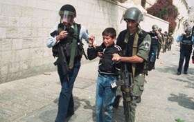 ضرب و شتم سه کودک فلسطینی به دست نظامیان صهیونیستی