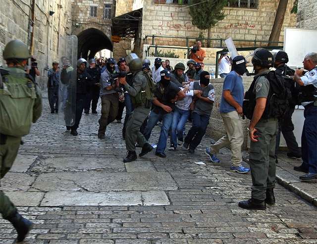 Zionist Settlers Storm Al-Aqsa, Kill Palestinian Child in West Bank