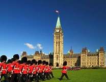 کینیڈا، پارلیمنٹ پر حملے ميں ايک سيکيورٹی اہلکار زخمی، تمام پارلیمنٹیرینز محفوظ، حملہ آور مارا گیا