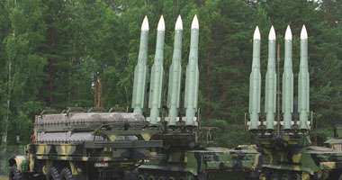 أوكرانيا تتلقى معدات حربية من أميركا