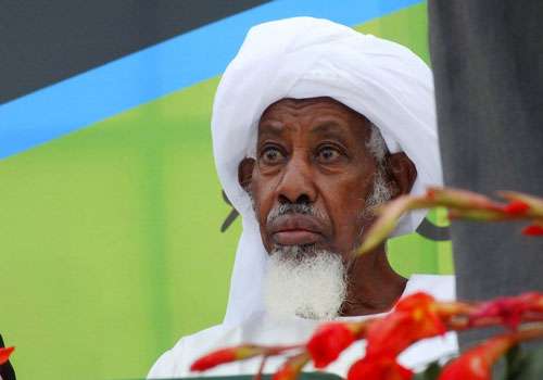 الشيخ علي محمد أحمد جاويش، نائب المراقب العام الإخوان المسلمون في السودان، اجتماع عام میں شریک ہیں