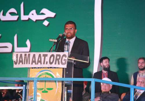 جماعت اسلامی پاکستان کے اجتماع عام میں غیر ملکی وفد کے رکن انٹرنیشنل سیشن سے خطاب کر رہے ہیں