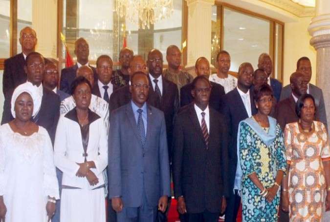 Burkinabe interim President Michel Kafando (front row, 3rdR) and new Prime Minister Lt. Col. Yacouba Isaac Zida (3rdL) pose with other government members for a picture following their first cabinet meeting in the capital Ouagadougou on November 24, 2014.