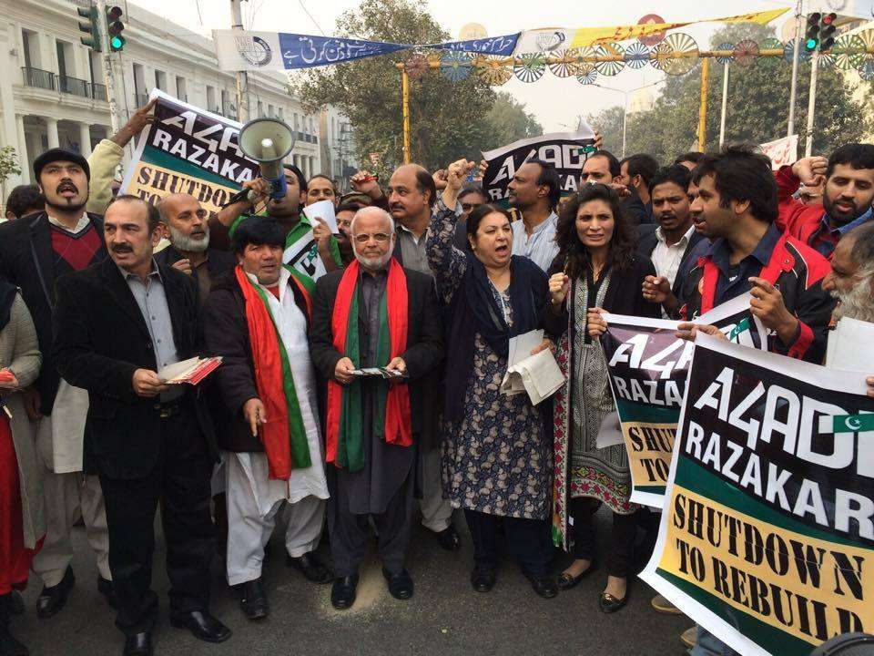 لاہور میں پی ٹی آئی قیادت کے عوامی رابطہ مہم کے مناظر
