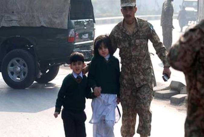 پشاور، دہشتگردوں کا آرمی سکول پر بزدلانہ حملہ، 123 بچوں سمیت 126 افراد شہید، درجنوں‌ زخمی