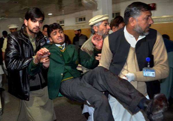پشاور میں سکول پر دہشتگردوں کا غیر انسانی سفاکانہ حملہ