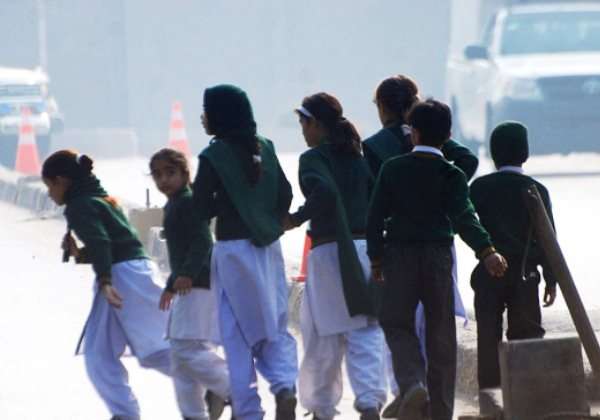 پشاور میں سکول پر دہشتگردوں کا غیر انسانی سفاکانہ حملہ