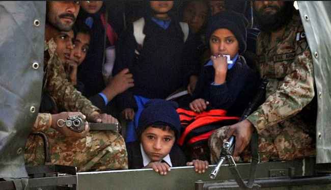 حمله تروریستی طالبان به دانش آموزان در پاکستان