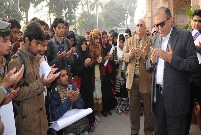 جی سی یونیورسٹی لاہور میں سانحہ پشاور کے شہدا کیلئے تعزیتی ریفرنس، یکجہتی واک کااہتمام