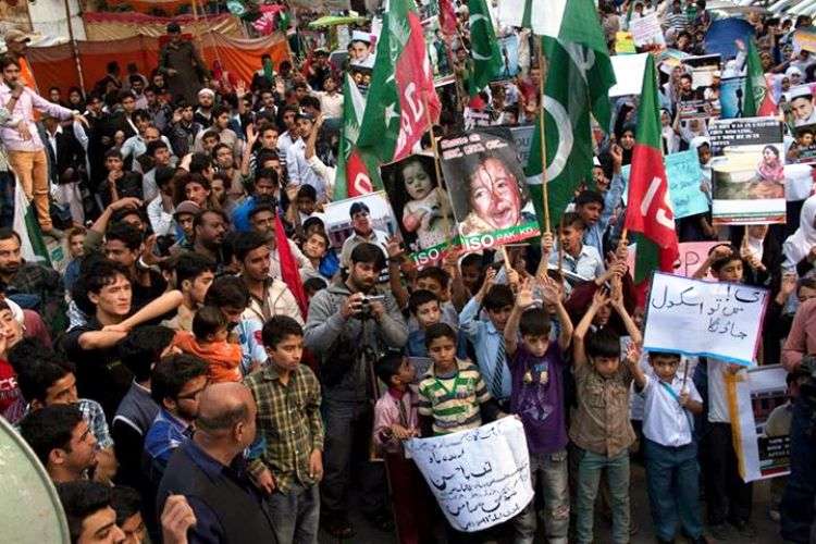 آئی ایس او کراچی کے زیر اہتمام کراچی پریس کلب پر سانحہ پشاور کیخلاف احتجاجی مظاہرہ