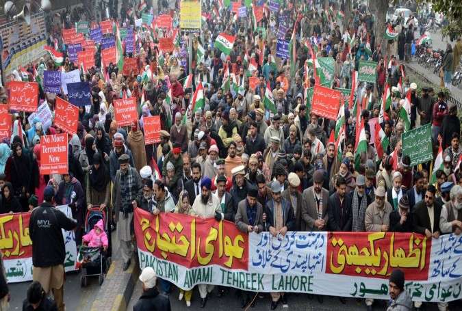 لاہور  میں پاکستان عوامی تحریک کی فوج کے حق میں ریلی