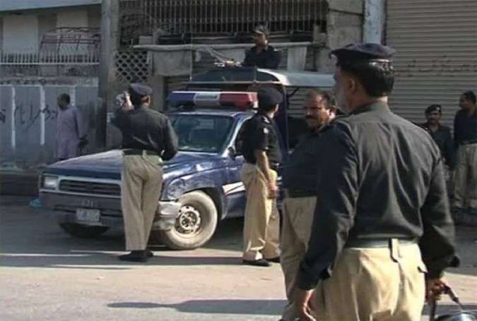 کراچی، پولیس موبائل پر دستی بم حملہ، جوابی کاروائی میں حملہ آور زخمی