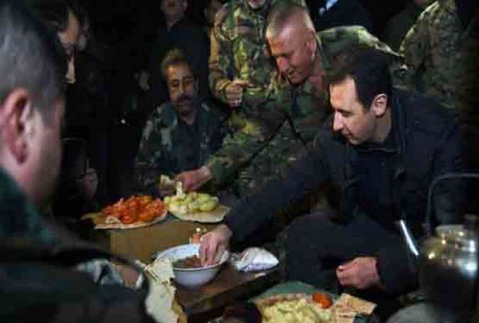 شامی صدر بشار الاسد اپنے فوجیوں کو خراج تحسین پیش کرنے انکے درمیان پہنچ گئے