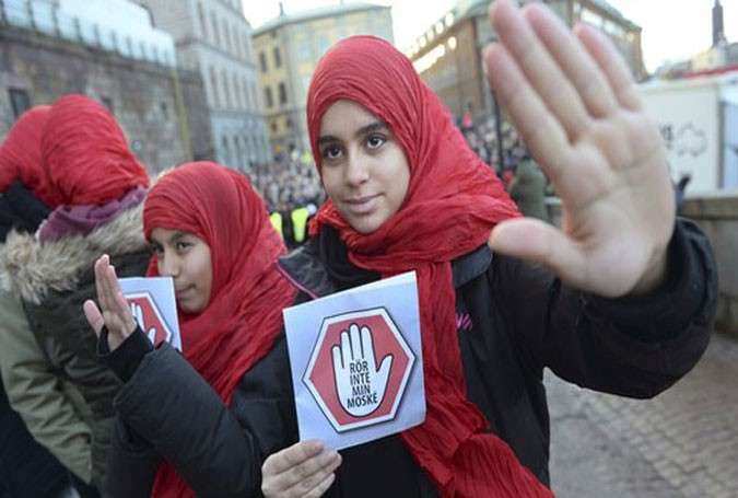 سویڈن میں مساجد نذر آتش کرنے کے واقعات کیخلاف شدید احتجاج